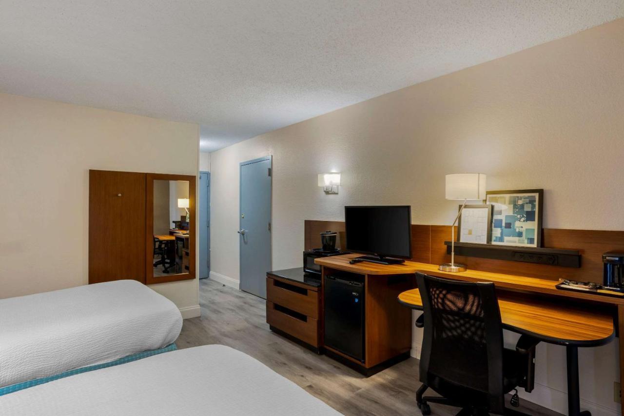 מאונט לאורל Comfort Inn & Suites Mt Laurel-Philadelphia מראה חיצוני תמונה