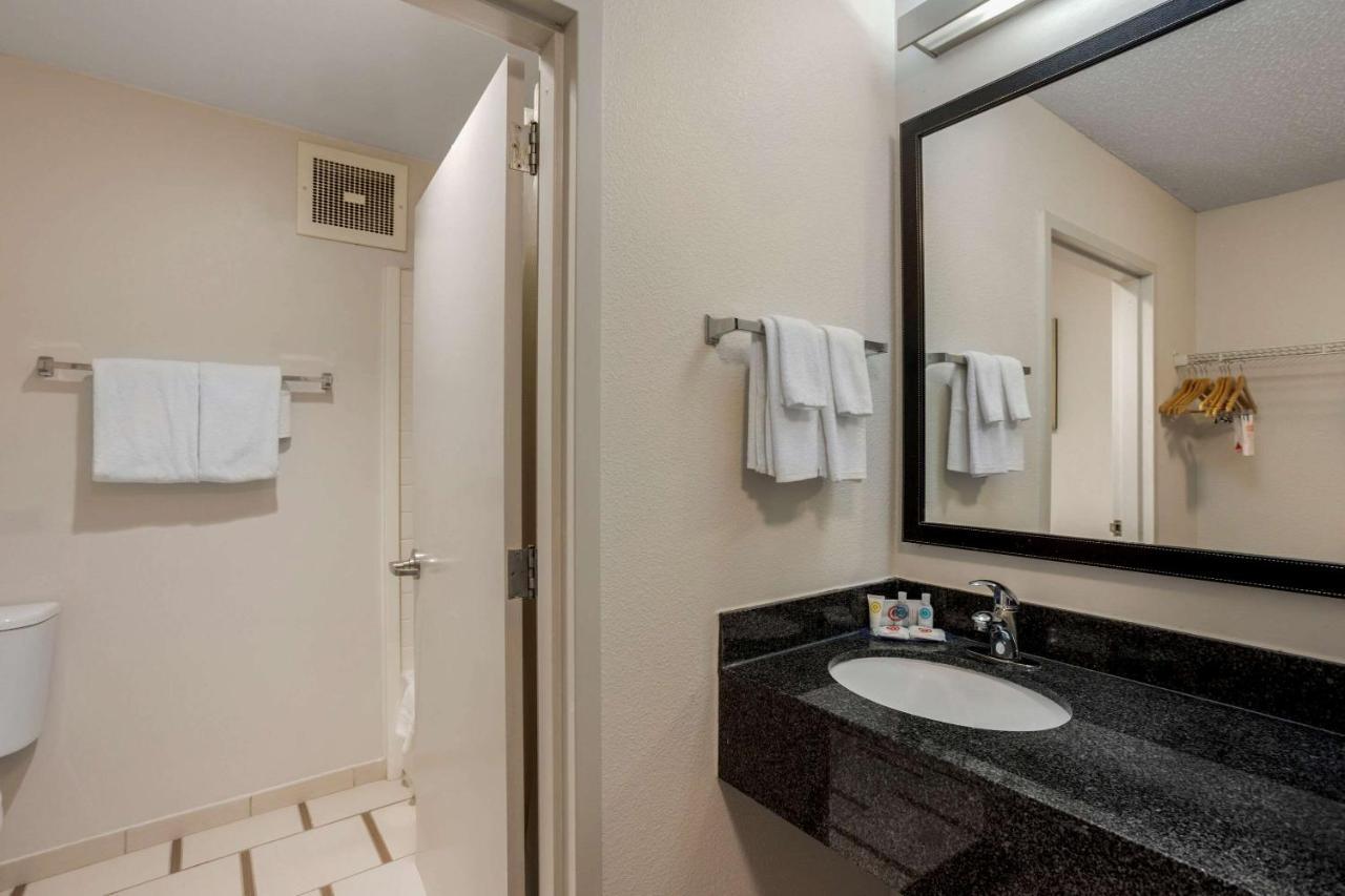 מאונט לאורל Comfort Inn & Suites Mt Laurel-Philadelphia מראה חיצוני תמונה